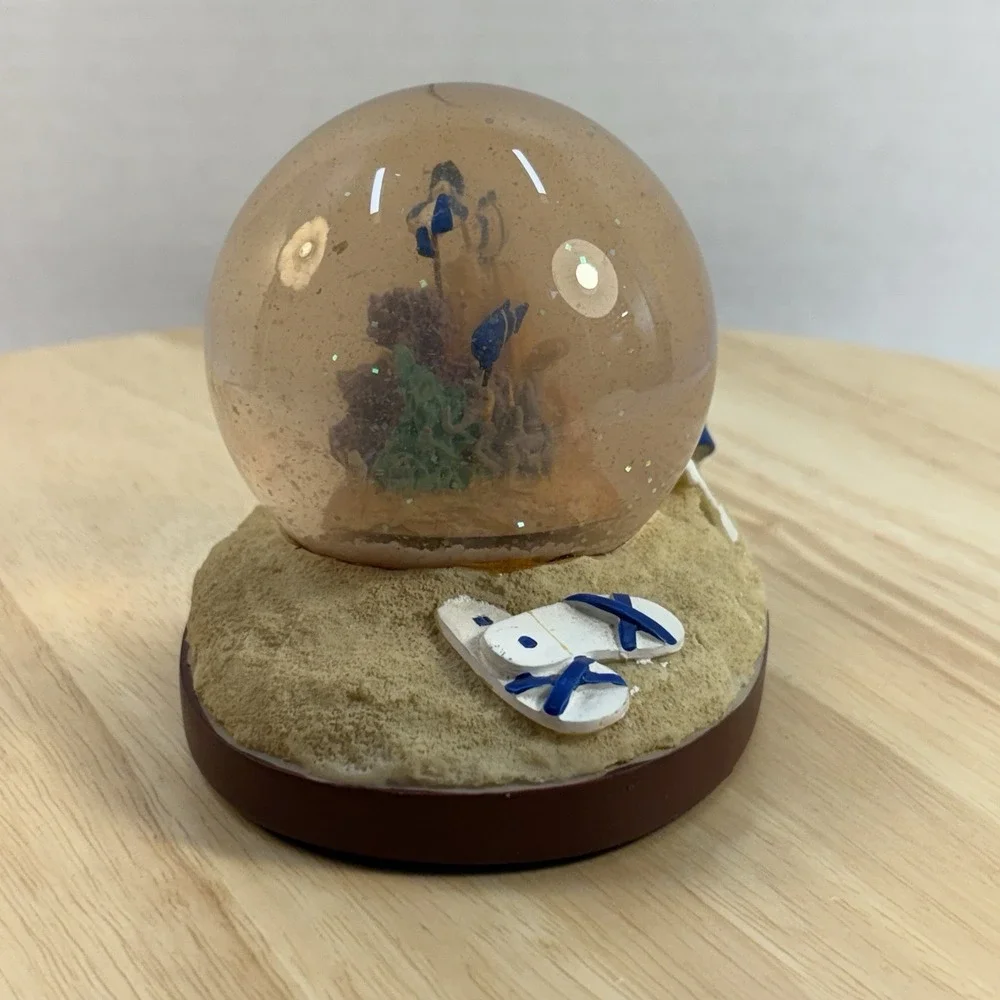 The Memory Company Univ of Kentucky Surfboard Snowman Diver Snow Globe Glitter